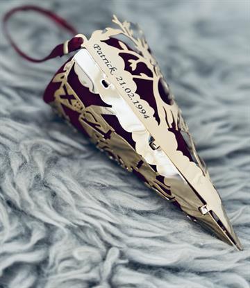 Kræmmerhus klodshans med gravering