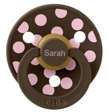 BIBS sut med navn str 2 rund mocha polka dots Navneparadis 