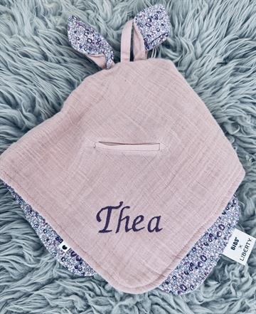 BIBS x LIBERTY nusseklud med navn Cuddle Cloth Kangaroo Eloise - Blush