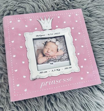 Fotoalbum med navn og data indgraveret PRINSESSE navneparadis