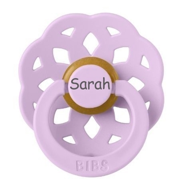 BIBS sut str 2 med navn VIOLET SKY BOHEME navneparadis