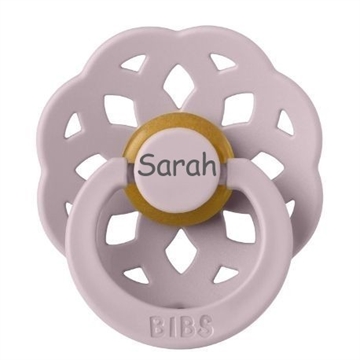 BIBS sut str 2 med navn DUSKY LILAC BOHEME navneparadis